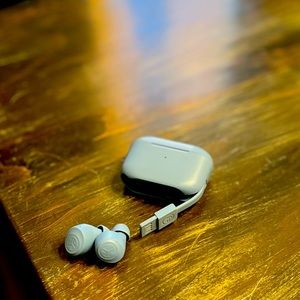 J-LAB GO AIR TRUE WIRELESS EAR BUDS w/ Charging Case // Bluetooth 5.0 // Blue